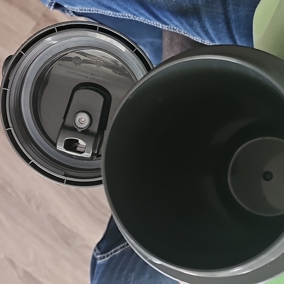 Nike sports drink holder with handle. 64 fl oz. Black and white - Picture 5 of 7